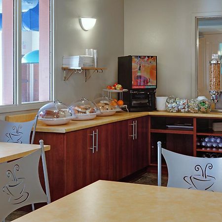 Hotel Super 8 By Wyndham Caraquet Exterior foto