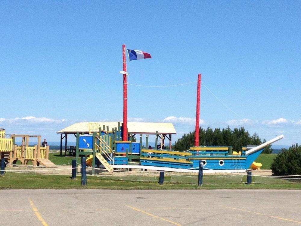 Hotel Super 8 By Wyndham Caraquet Exterior foto