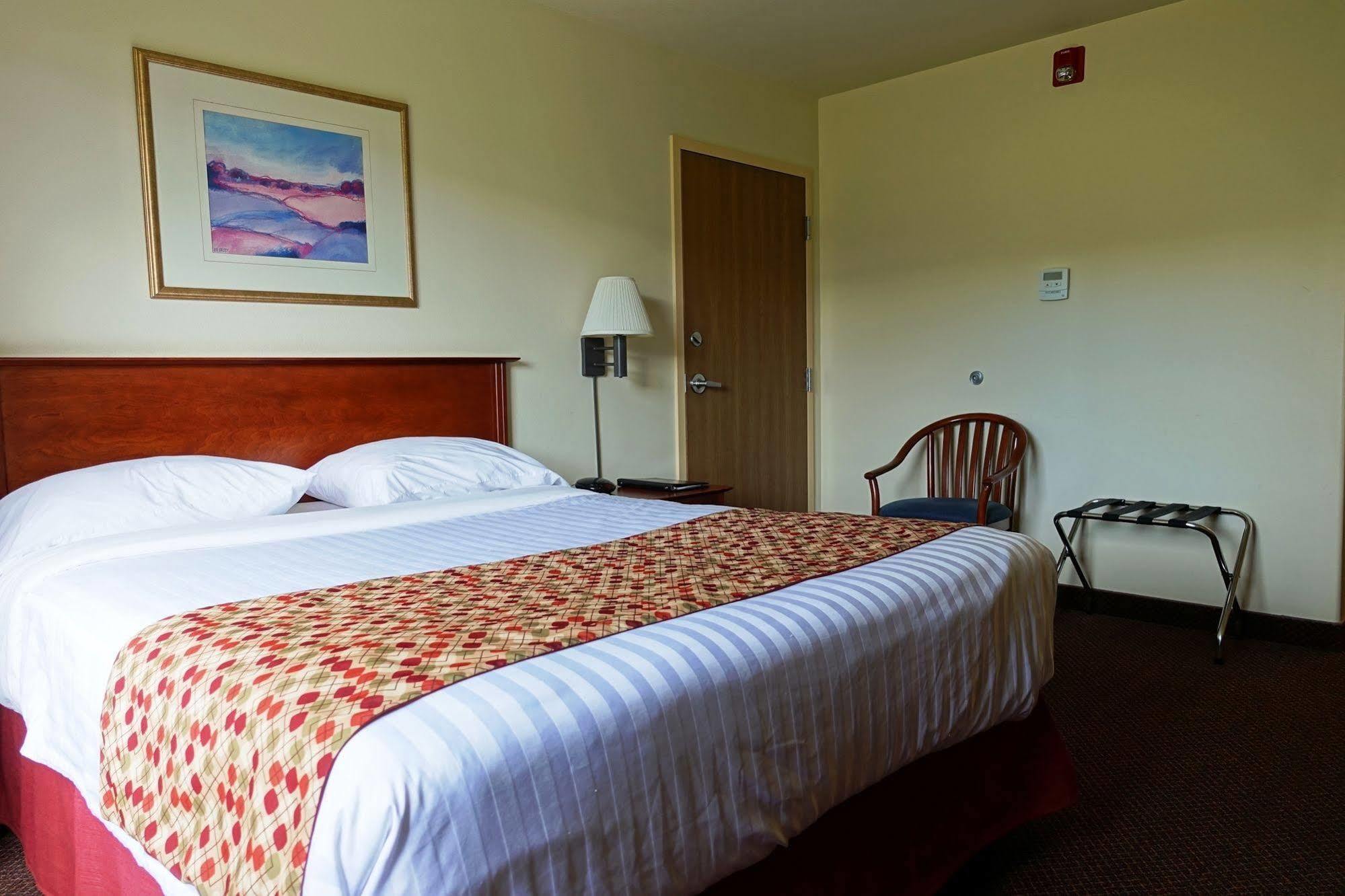 Hotel Super 8 By Wyndham Caraquet Exterior foto