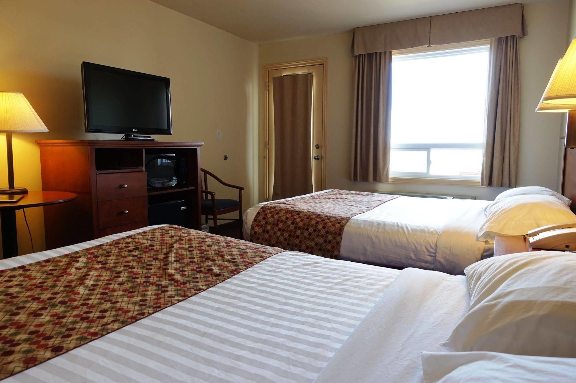 Hotel Super 8 By Wyndham Caraquet Exterior foto